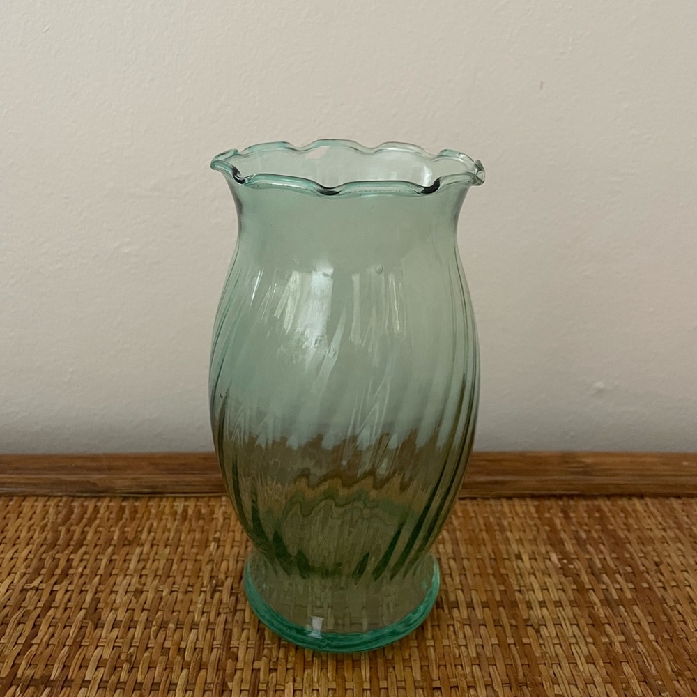 Vintage wavy glass 6.5 inch tall vase